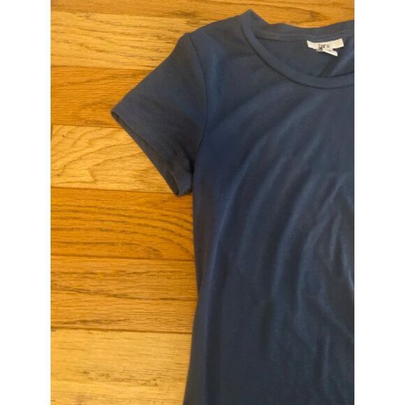 Bar III women’s Blue short sleeve crew neck knotted hem shirt size small - Picture 2 of 7